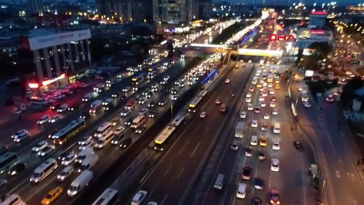 Son dakika haber: İstanbulda hafta sonu kısıtlamasına saatler kala trafik yoğunluğu