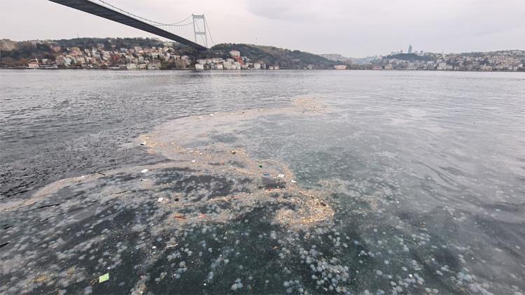 Son dakika… İstanbul Boğazı’nda tepki çeken görüntüler