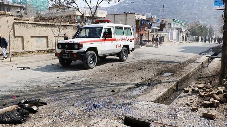 Afganistanda bombalı saldırıda 4 sivil öldü