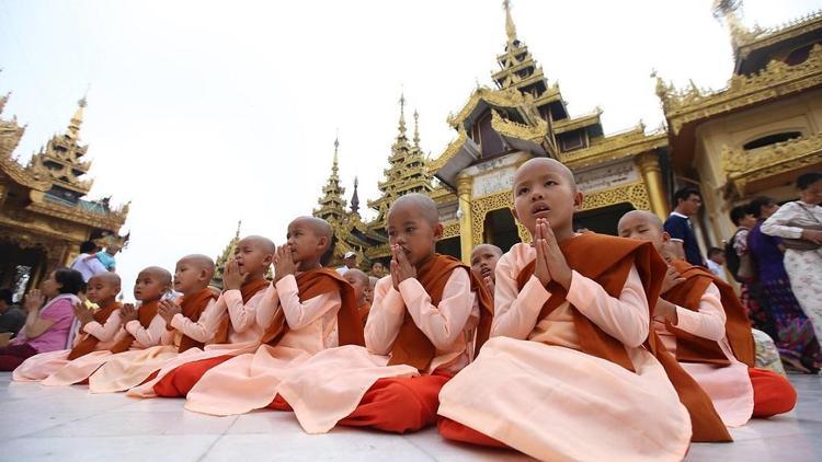 Tonlarca altınla kaplı Budist Tapınağı: Shwedagon Pagodası