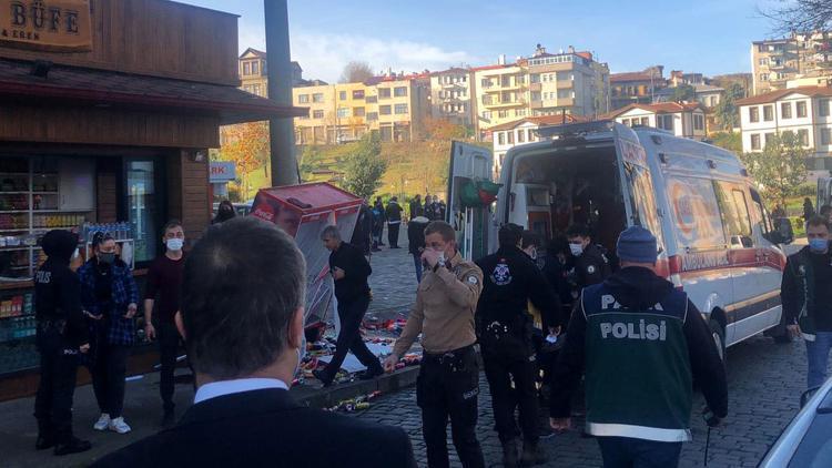 Trabzon’da sürücüsü fenalaşan minibüs, kaldırıma çıktı: 2 yaralı var