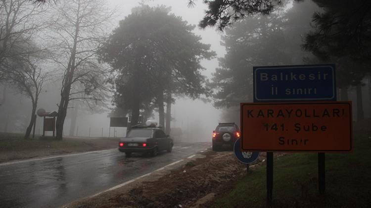 Kazdağları’nda sis trafiği olumsuz etkiliyor