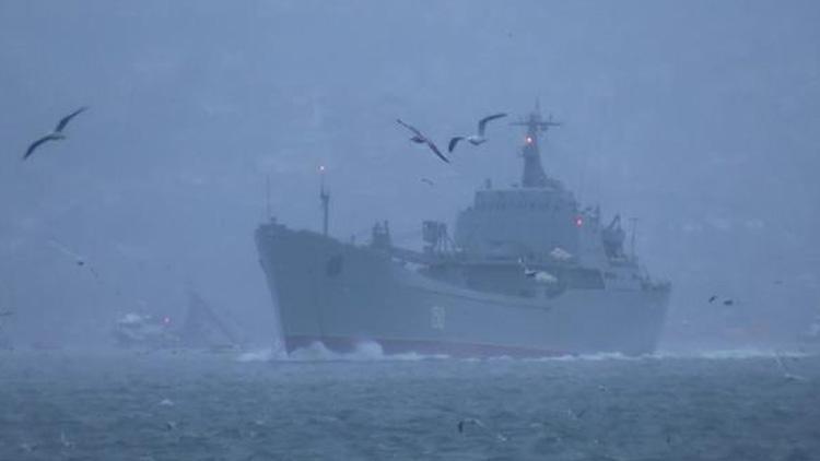 Rus savaş gemileri peş peşe İstanbul Boğazından geçti