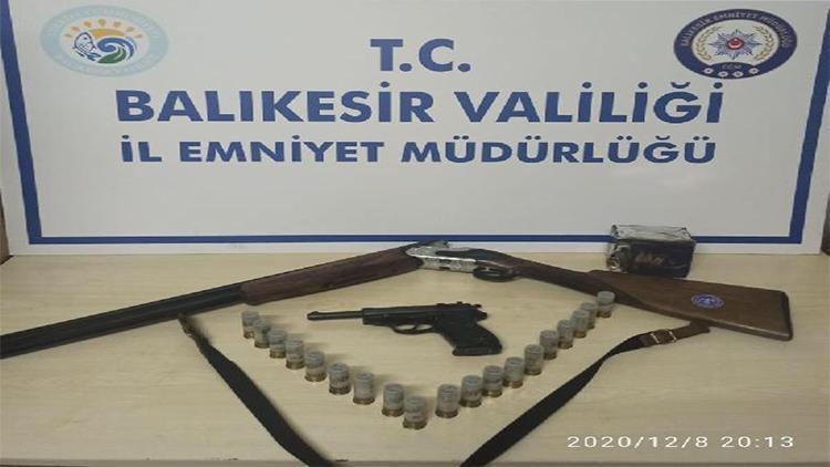 Balıkesirde ruhsatsız 9 tabanca ve 12 tüfek ele geçirildi