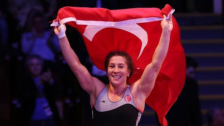 Dünya Kupasında milli güreşçi Yasemin Adar finale çıktı