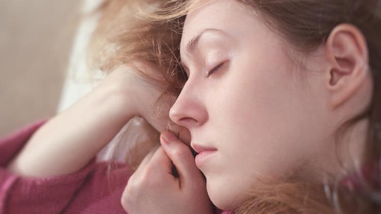 Uyku Eksikliği Cildimize Nasıl Etki Ediyor?