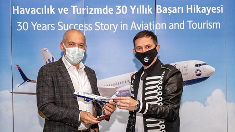 SunExpress, DJ Burak Yeter’in hava yolu partneri oldu