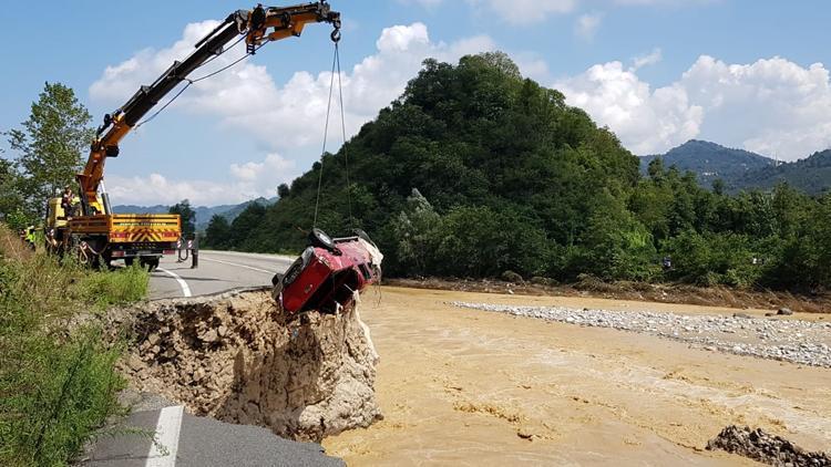 Giresun’da selde kaybolan 2 otomobil, dört ay sonra bulundu...