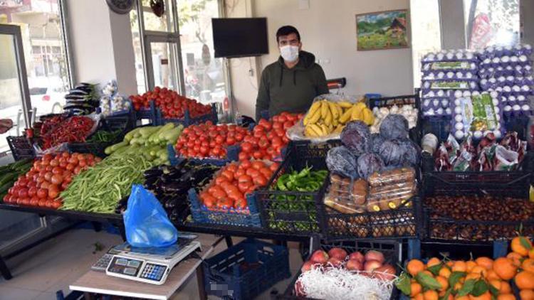 Koronavirüs nedeniyle kıraathanesini manava dönüştürdü