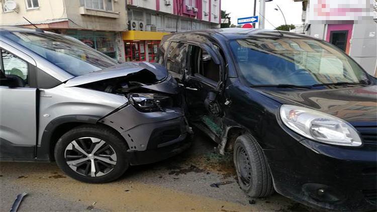 Manisada kaza yapan araçtaki sürücü ve yolcuya, sokağa çıkma kısıtlamasını ihlal cezası