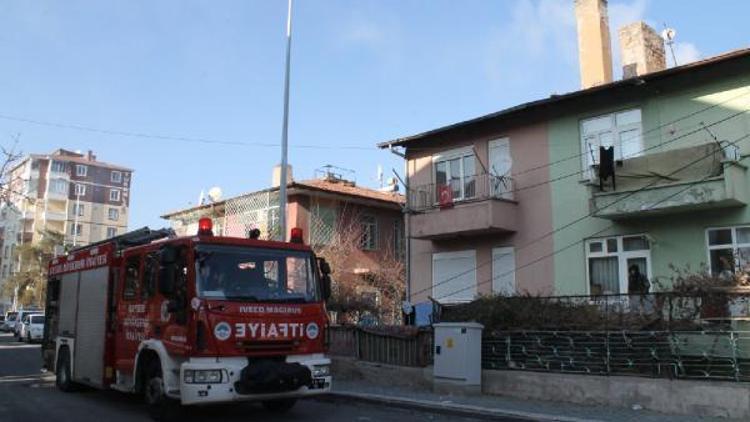 2 katlı evde çıkan yangın paniğe neden oldu