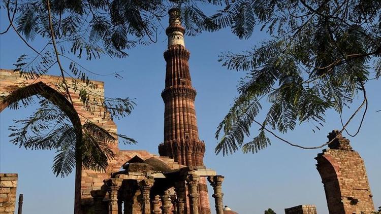 Hindistanda kutlu bir minare: Kutub Minar