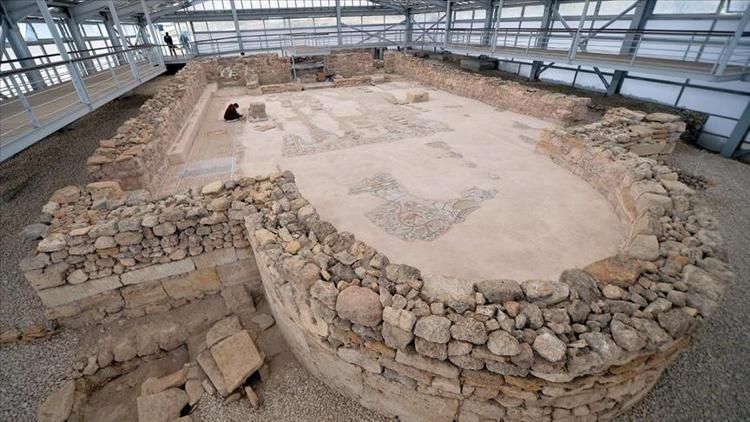 Karadenizin Zeugmasındaki mezardan 1800 yıllık ölü hediyeleri çıktı