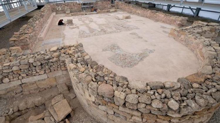 Karadenizin Zeugmasındaki mezardan 1800 yıllık ölü hediyeleri çıktı