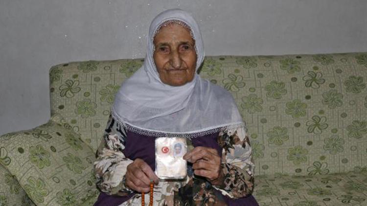 103 yaşındaki Emine nine, koronavirüsü de yendi