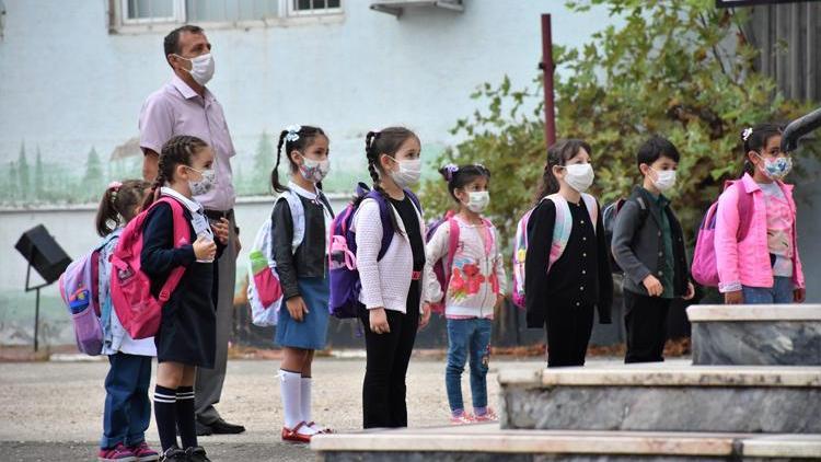 Okullar ne zaman açılacak Okullar açılacak mı MEB’den uzaktan eğitim açıklaması