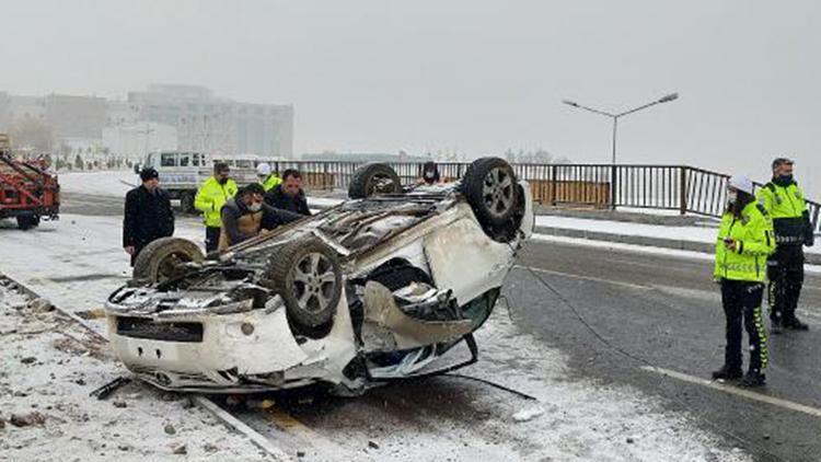 Erzurumda kar yağışı, kazalara neden oldu