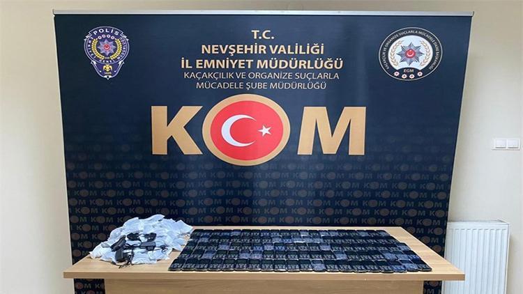 Nevşehir’de 100 adet kaçak cep telefonu ele geçirildi
