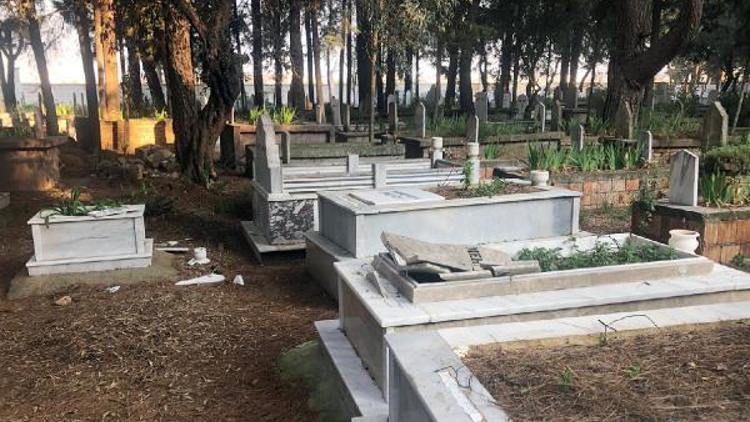 Mahalle mezarlığındaki mezarlar tahrip edildi