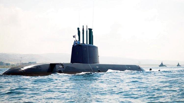 İsrail denizaltısı Süveyş’ten geçti