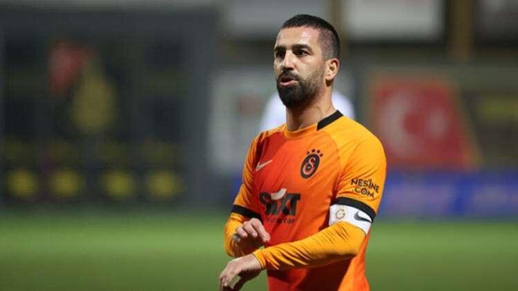 Galatasarayda kaptan Arda Turan direksiyona geçti