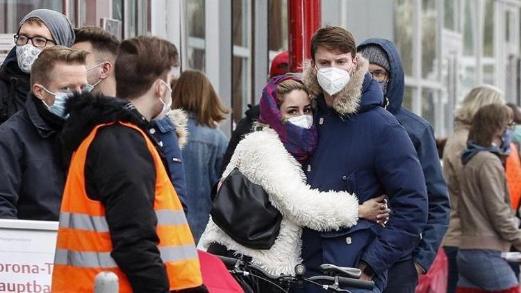 Hollanda İngiltereye uçuşları şartlı olarak yeniden açtı