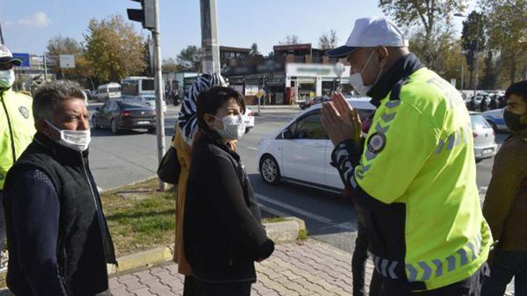 Adıyamanda kırmızı ışıkta geçen yayalara para cezası