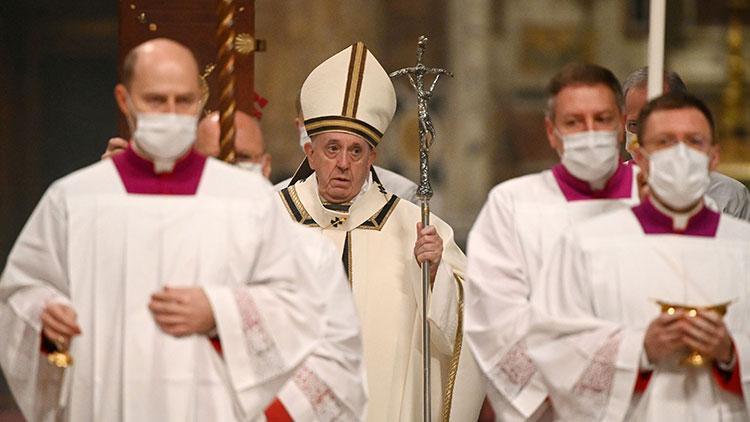 Vatikanda koronavirüs önlemli Noel ayini