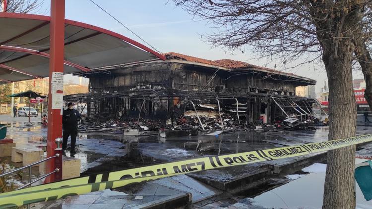 Ankarada çarşıda yangın Dükkanlar kullanılamaz hale geldi...