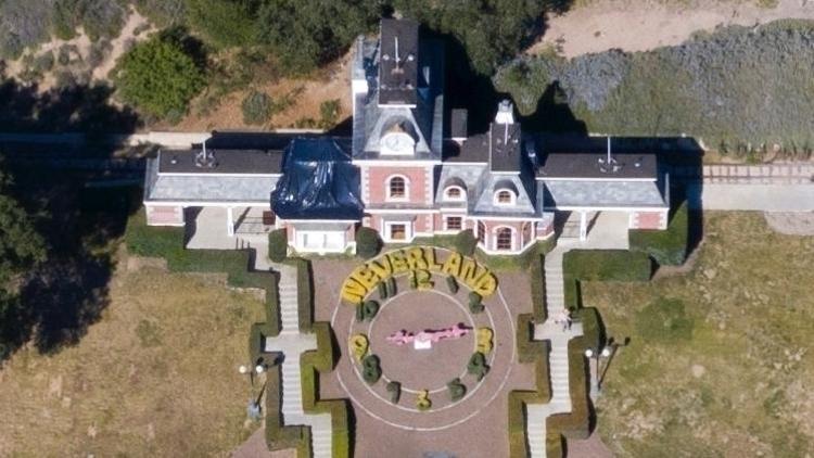 Michael Jacksonın Neverland çiftliği satıldı