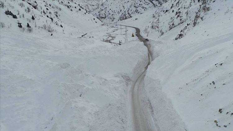 Tahranda çığ altına kalan 2 kişi hayatını kaybetti