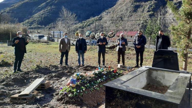 Trabzonspor Kulübü Başkanı Ağaoğlu, Özkan Sümerin mezarını ziyaret etti
