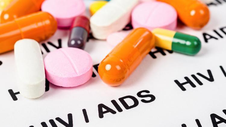 Güvenilir yerlerde manikür, dövme ve piercing yaptırın HIV bulaşma riski var