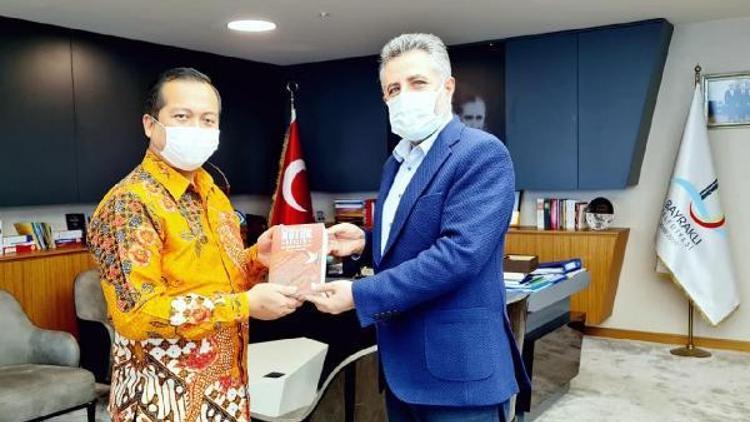 Başkan Sandal, Endonezya Büyükelçisine Nutuk hediye etti