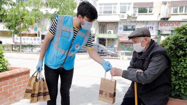 Kağıthane’de 4 milyondan fazla maske ve kolonya ücretsiz dağıtıldı