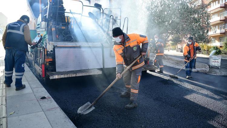 Mamak yollarına 1 yılda  92 ton asfalt serildi