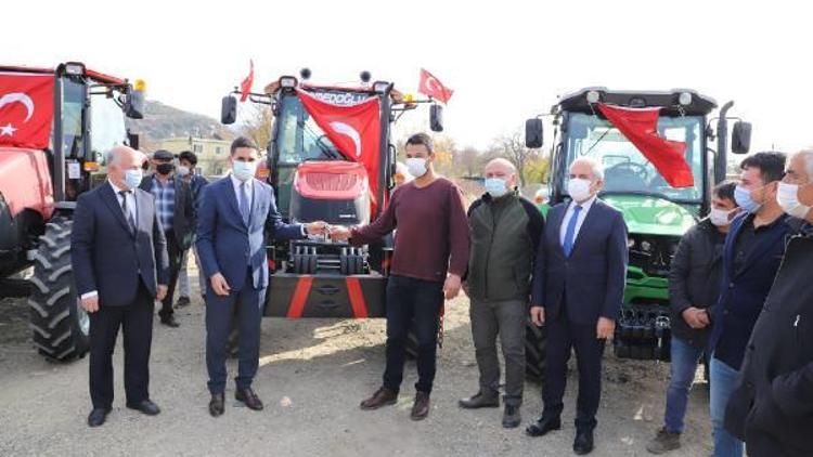 Andırında orman köylülerinin traktörleri teslim edildi