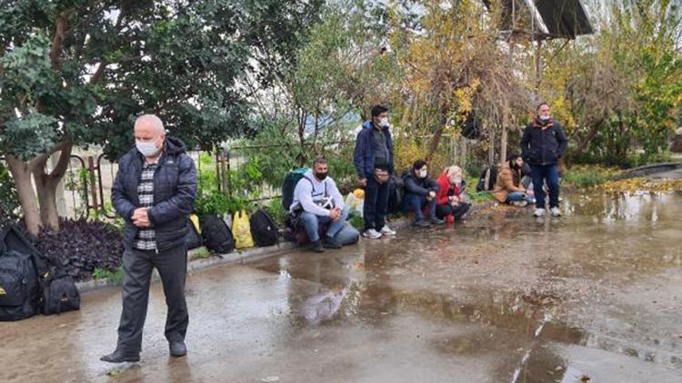Kapalı olan kamp alanında geceleyen 39 kaçak göçmen yakalandı