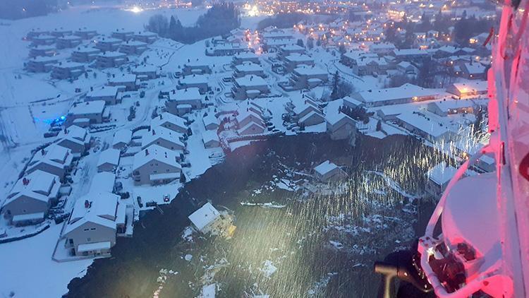 Norveçte meydana gelen toprak kayması yüzlerce kişiyi etkiledi...