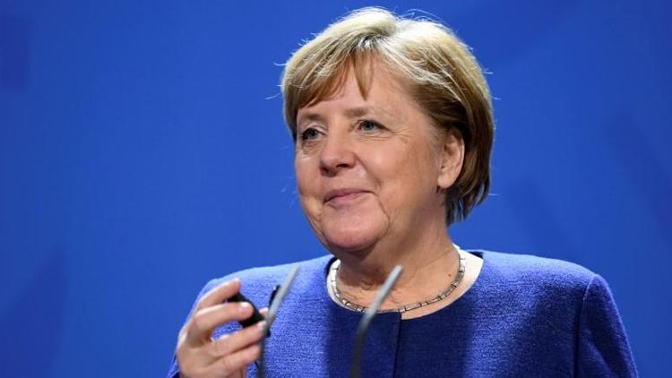 Merkelden flaş Uğur Şahin ve Özlem Türeci açıklaması