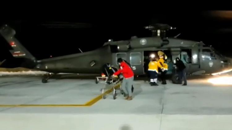 Vanda kalp krizi geçiren kadın, polis helikopteri ile sağlık ekiplerine ulaştırıldı