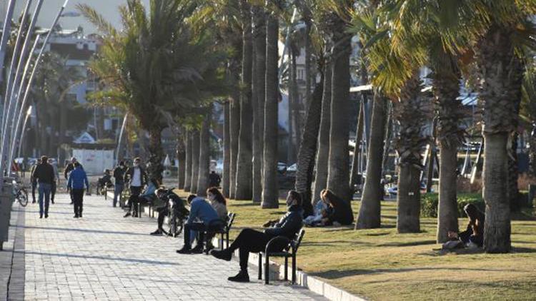 Yeni yıl öncesi güneşi görenler sahilleri doldurdu