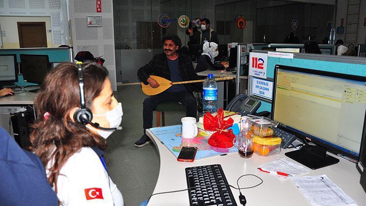 Manisa 112 Acil Çağrı Merkezi çalışanları yeni yıla konser jestiyle girdi