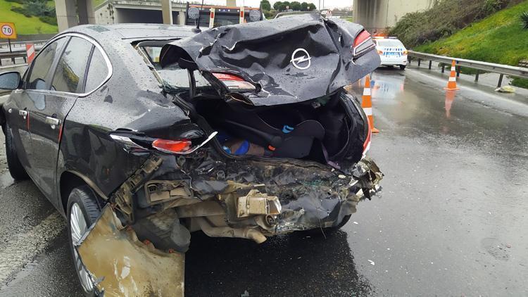 İstanbulda boş yolda zincirleme kaza: 2 yaralı