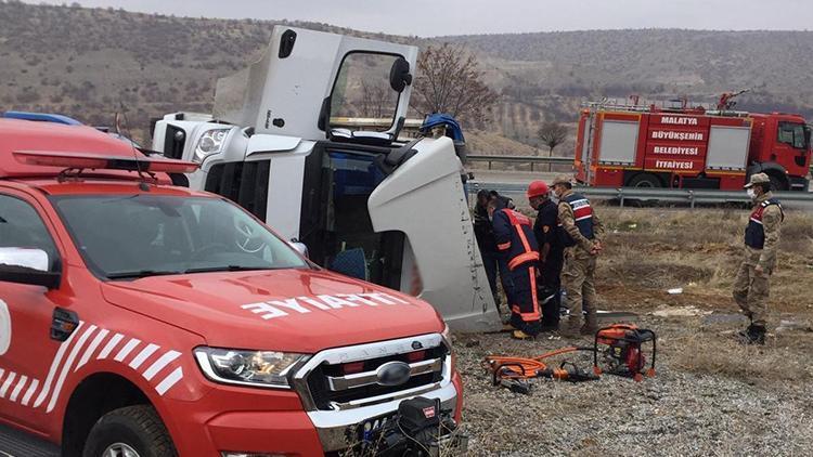 Malatya’da TIR yan yattı: 1 ölü