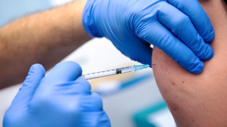 Hollanda’da hükümete aşı baskısı