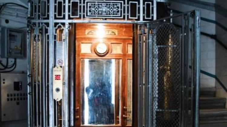 Cordova’nın asansör saati 99 yıl sonra zamanı yakaladı