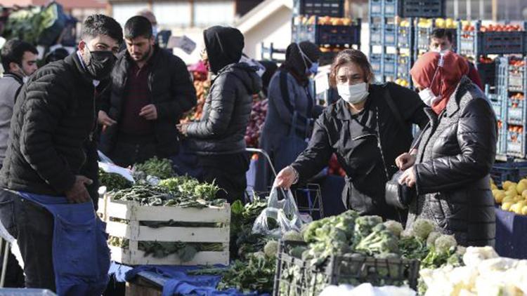 Ankarada kısıtlama sonrası semt pazarlarında yoğunluk