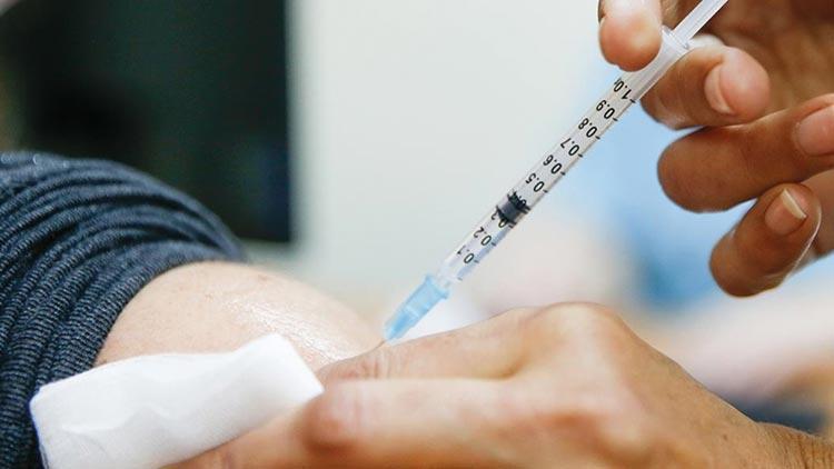 İtalyada koronavirüs aşısı olanların sayısı 150 bini geçti