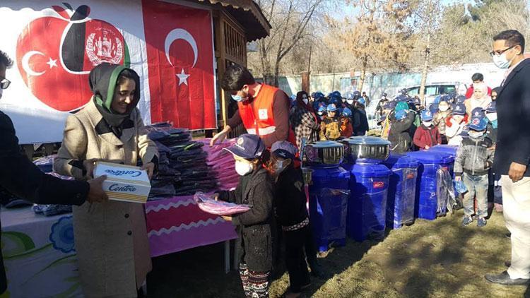 Türk askerinden Afganistandaki yetimlere yardım eli